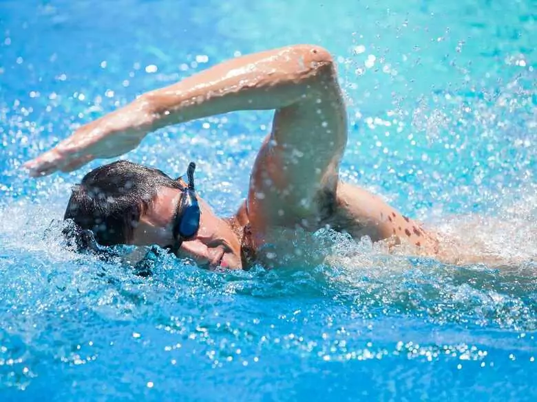What are the benefits of practising swimming?
