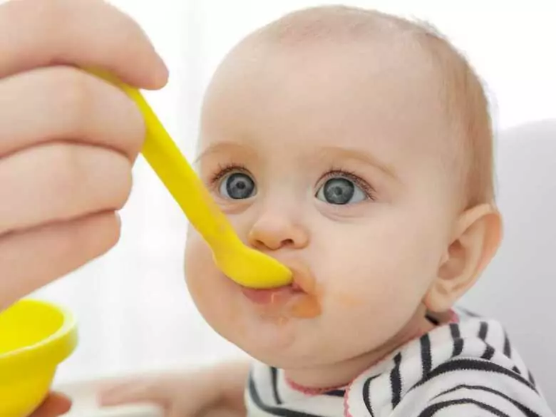 Hiccups in a baby: how to stop them?