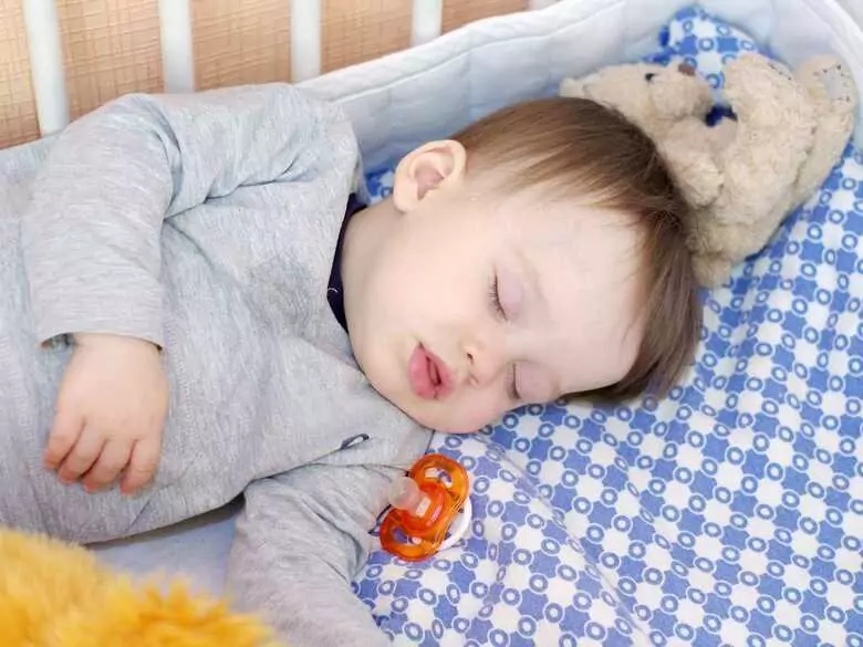 The amount of sleep in infants reflects their developmental pattern