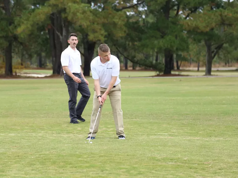 What are the benefits of practising golf?