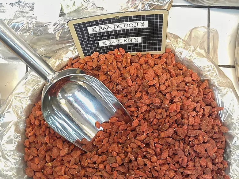 What are the benefits of eating goji berries?