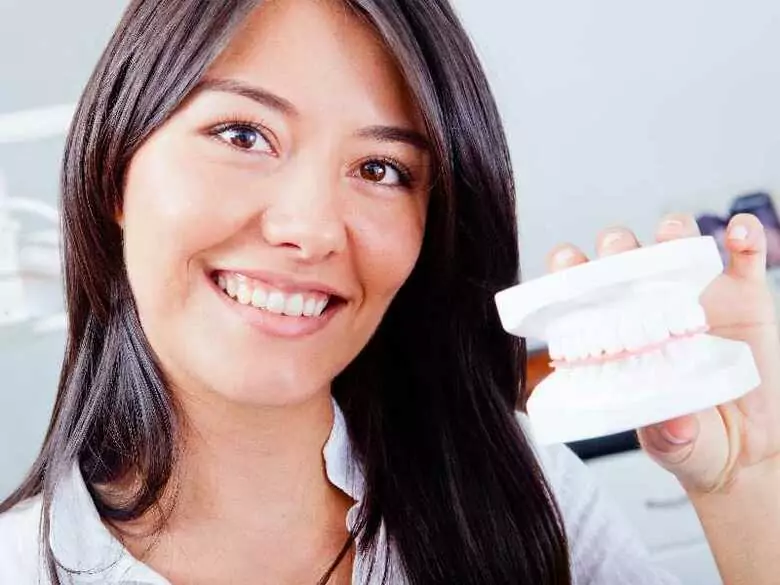 Is a denture reimbursed by the National Health Fund?