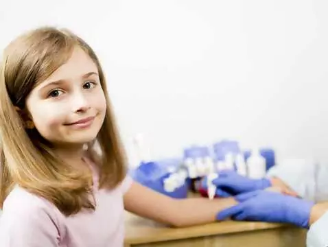 From crying to cooperation, or how to minimise a child's anxiety before a blood donation?