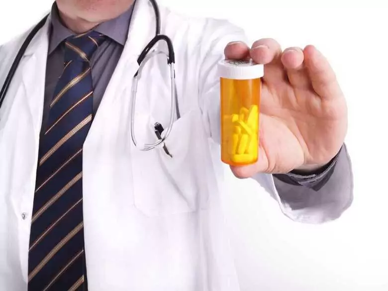 Mental disorders as a side effect of pharmacotherapy