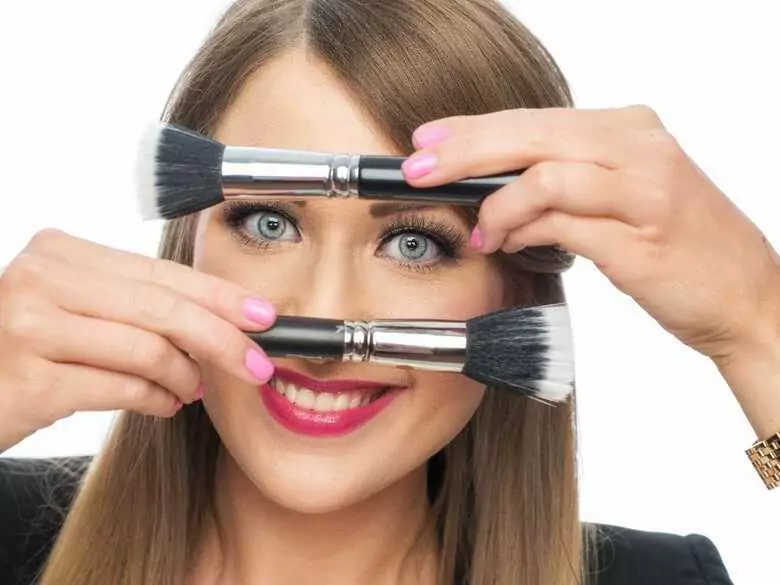 Christmas make-up: trends 2022