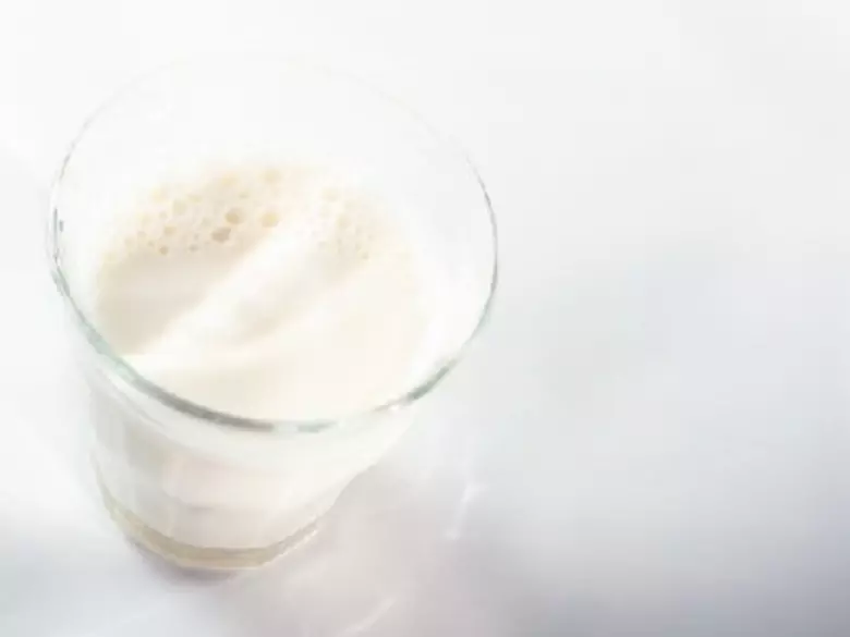 Milk mixes containing MCT fats
