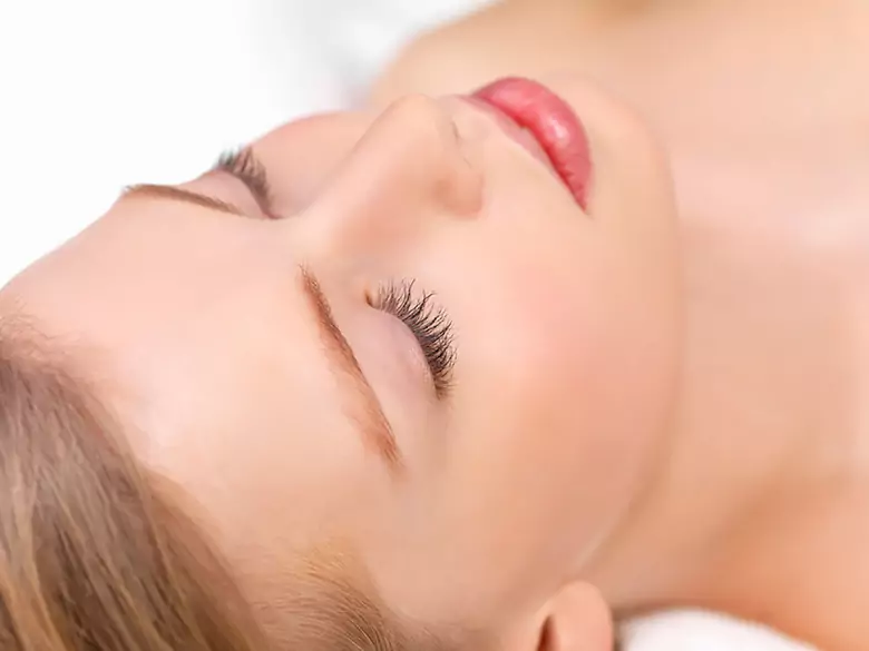 Eyebrow depilation - tweezers or wax?