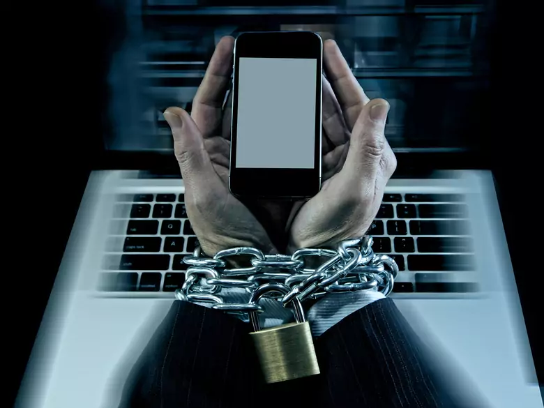 How does living online affect our mental health (and more)?