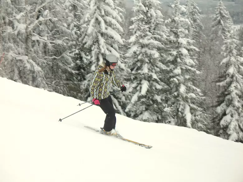 What are the benefits of practising skiing?