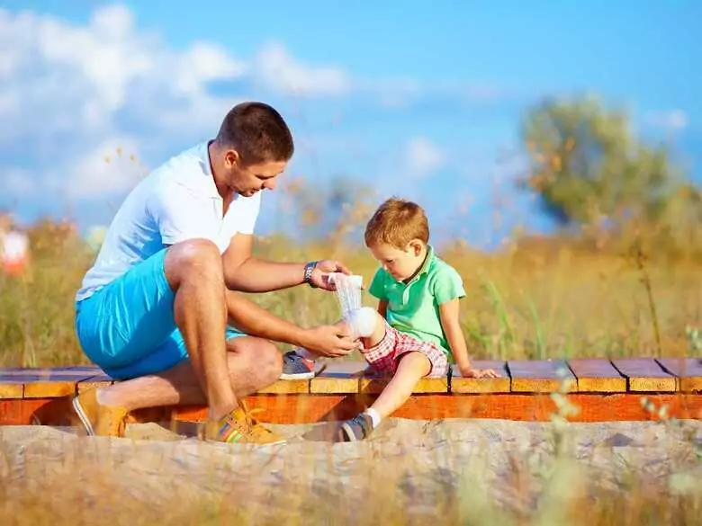 Child falls: what to do then and what not to do?