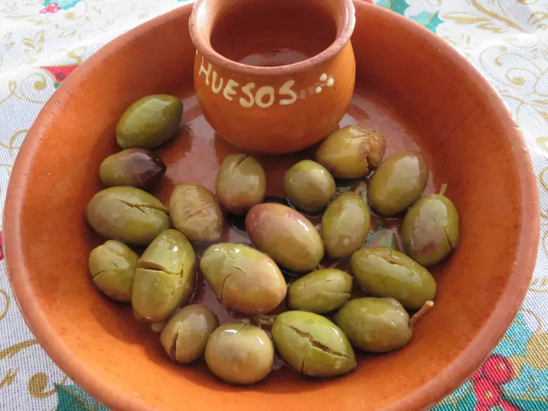 What are the benefits of eating olives?