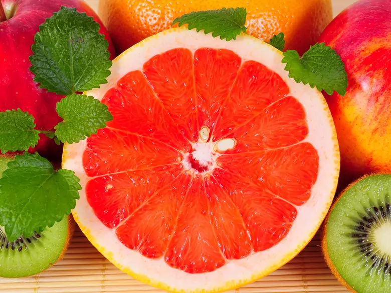 What are the benefits of eating seasonal fruit?