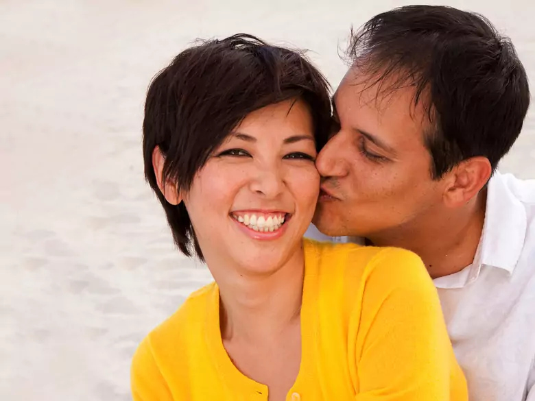 Body language - why do women notice more?