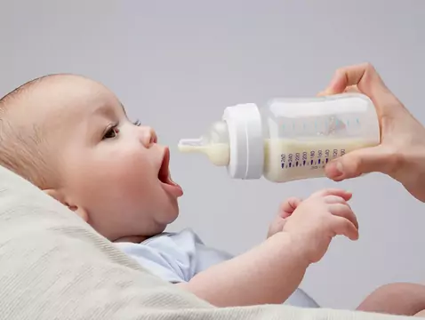 Low-lactose and lactose-free milk mixes