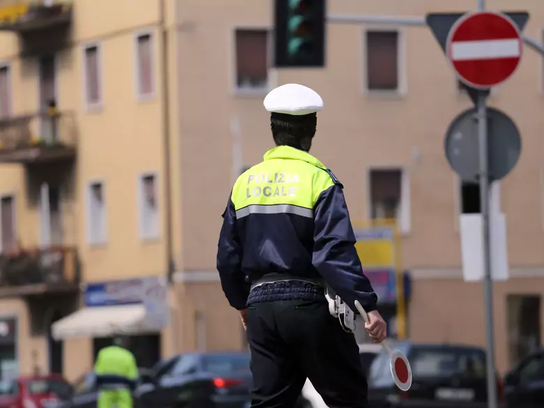 Living near a busy road and the risk of dementia