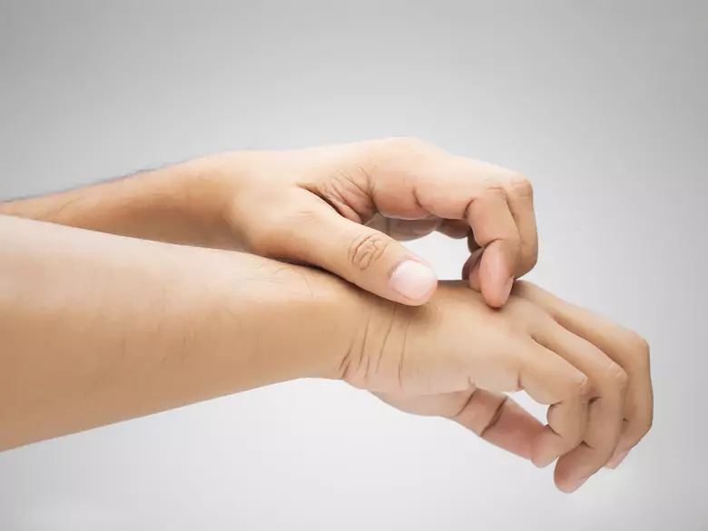 Cracked skin on hands and feet - how to deal with it?
