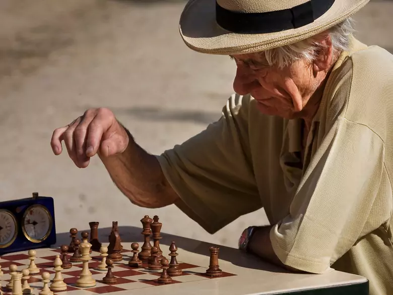 What are the benefits of practising instant chess?