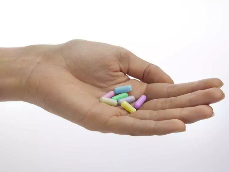 Which medicines should not be used with MAO inhibitors?