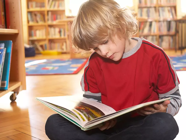 Child avoiding large groups of people: shyness or social phobia?