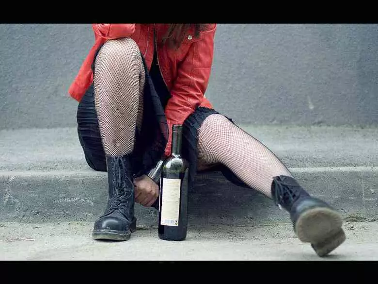 Trends in the consumption of alcoholic beverages by US residents