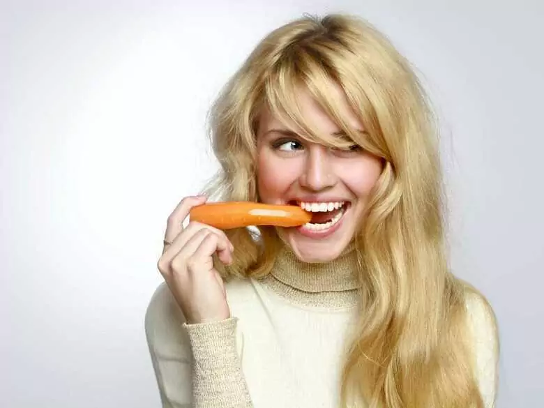 Tooth jewellery - is it dangerous for our enamel and periodontal tissues?